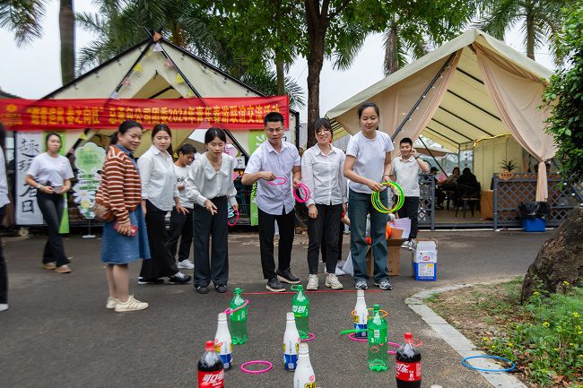 套圈現(xiàn)場。郭奎君 攝.jpg